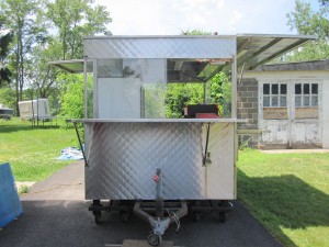The Front of the Trailer, Open